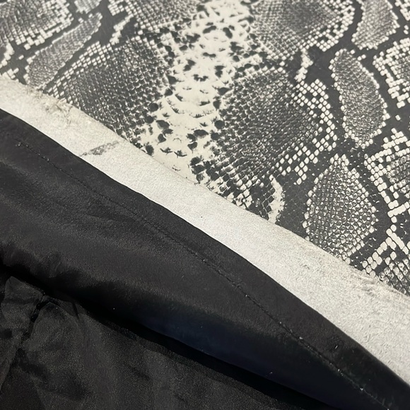 VEDA Grey Snakeskin Leather Mini A-Line Skirt - Picture 6 of 8